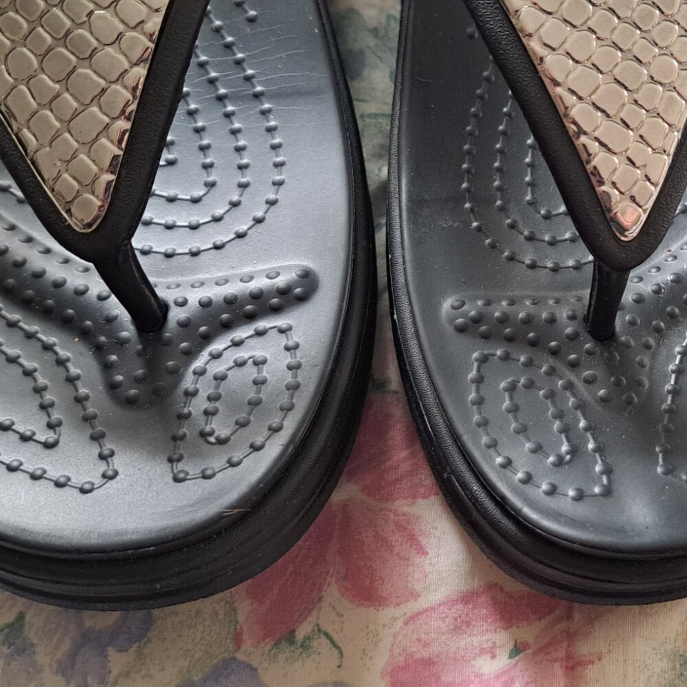 Crocs thong style